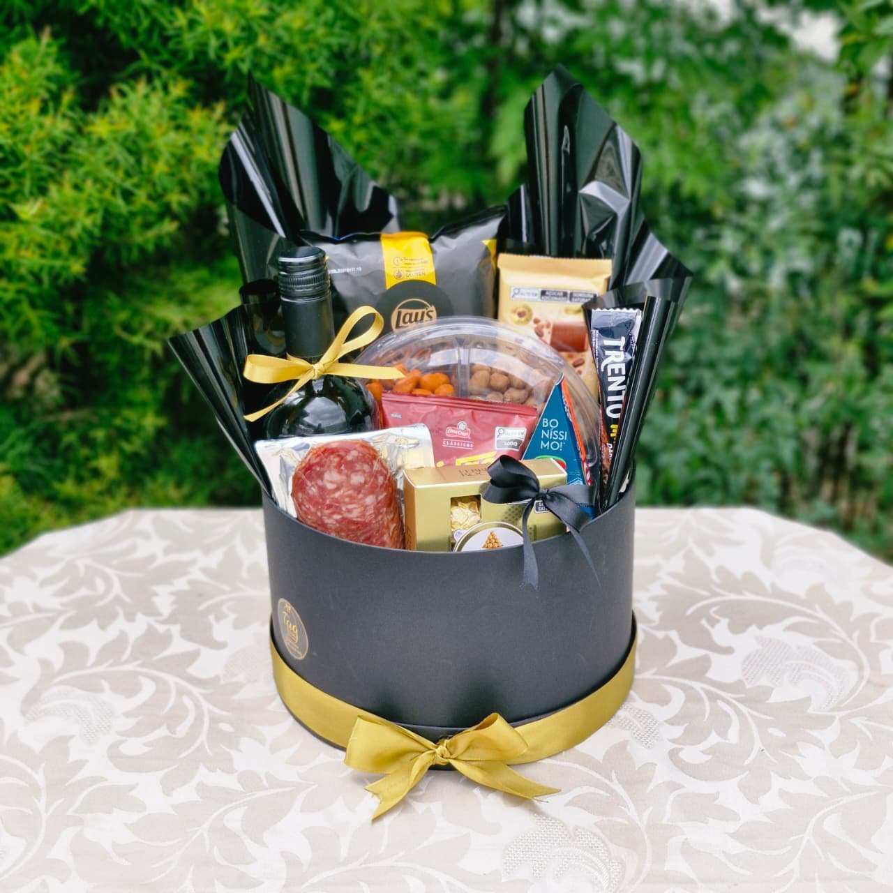 b0a18aec-e92f-4c37-aedc-fdd931d587cc Box Mix com Vinho e Petiscos - Imagem 1