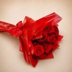 Buquê Romântico Com 12 Rosas